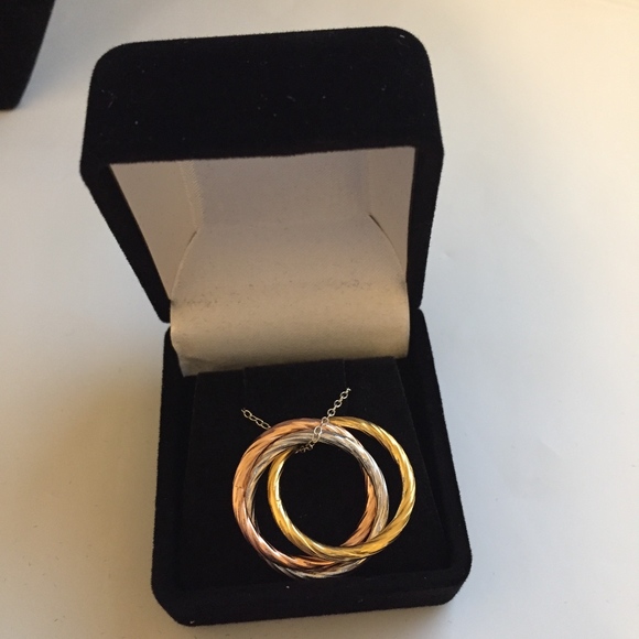 Beautiful unique Twisted Tri-color rings pendant with chain Gold/Rhodium/silver - Picture 3 of 4